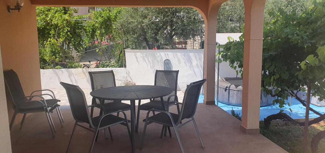 Appartement Apartman Z12 à Kornić Extérieur photo