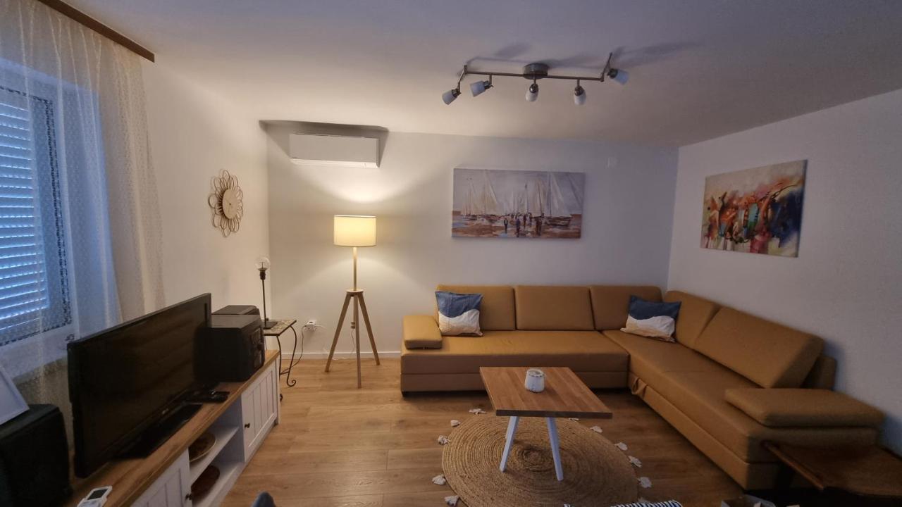 Appartement Apartman Z12 à Kornić Extérieur photo