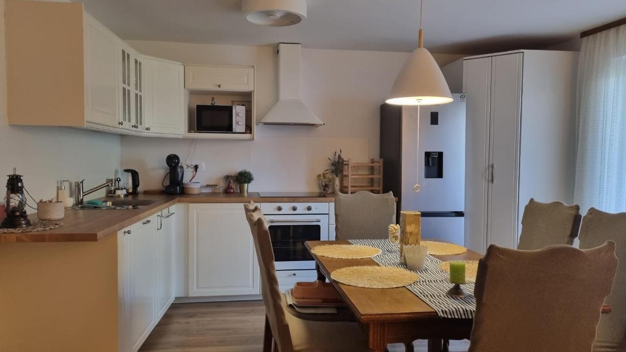 Appartement Apartman Z12 à Kornić Extérieur photo